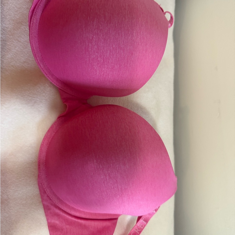 Victoria's Secret Pink Bra with Smooth Molded Cups and Seamless Design